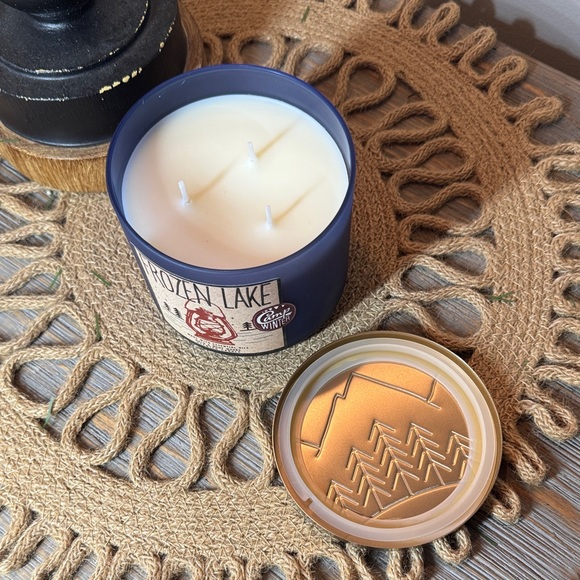 Bath & Body Works Frozen Lake 3 Wick Candle - Picture 2 of 3